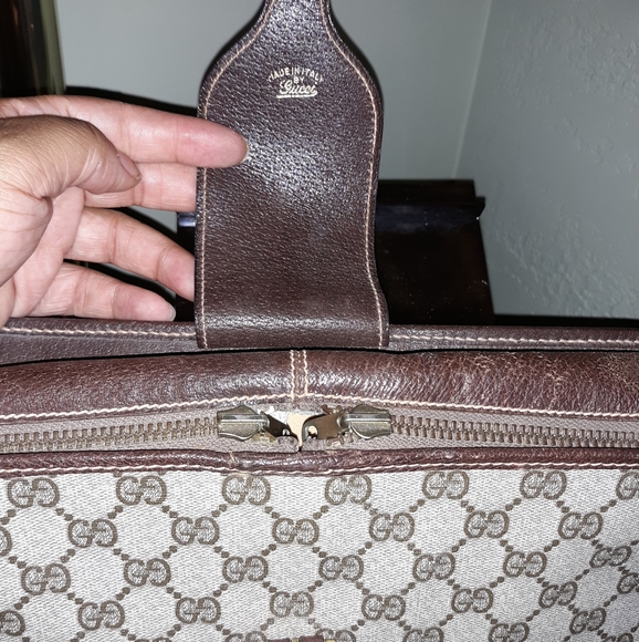 Gucci Clutch - 10 inches wide and 7.5 inches in height. - Picture 5 of 12